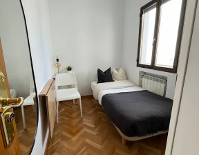 Kawalerka do wynajęcia, Hiszpania Madrid Avenida de Menéndez Pelayo, 803 dolar (3221 zł), 140 m2, 101440480