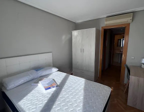 Kawalerka do wynajęcia, Hiszpania Madrid Calle de Caleruega, 648 dolar (2508 zł), 160 m2, 93308255