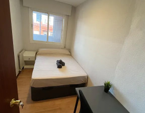 Kawalerka do wynajęcia, Hiszpania Madrid Calle de Marcelina, 899 dolar (3677 zł), 90 m2, 95638128