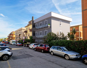 Mieszkanie na sprzedaż, Włochy Monterotondo via G. Di Vittorio,, 290 422 dolar (1 158 785 zł), 80 m2, 96341010